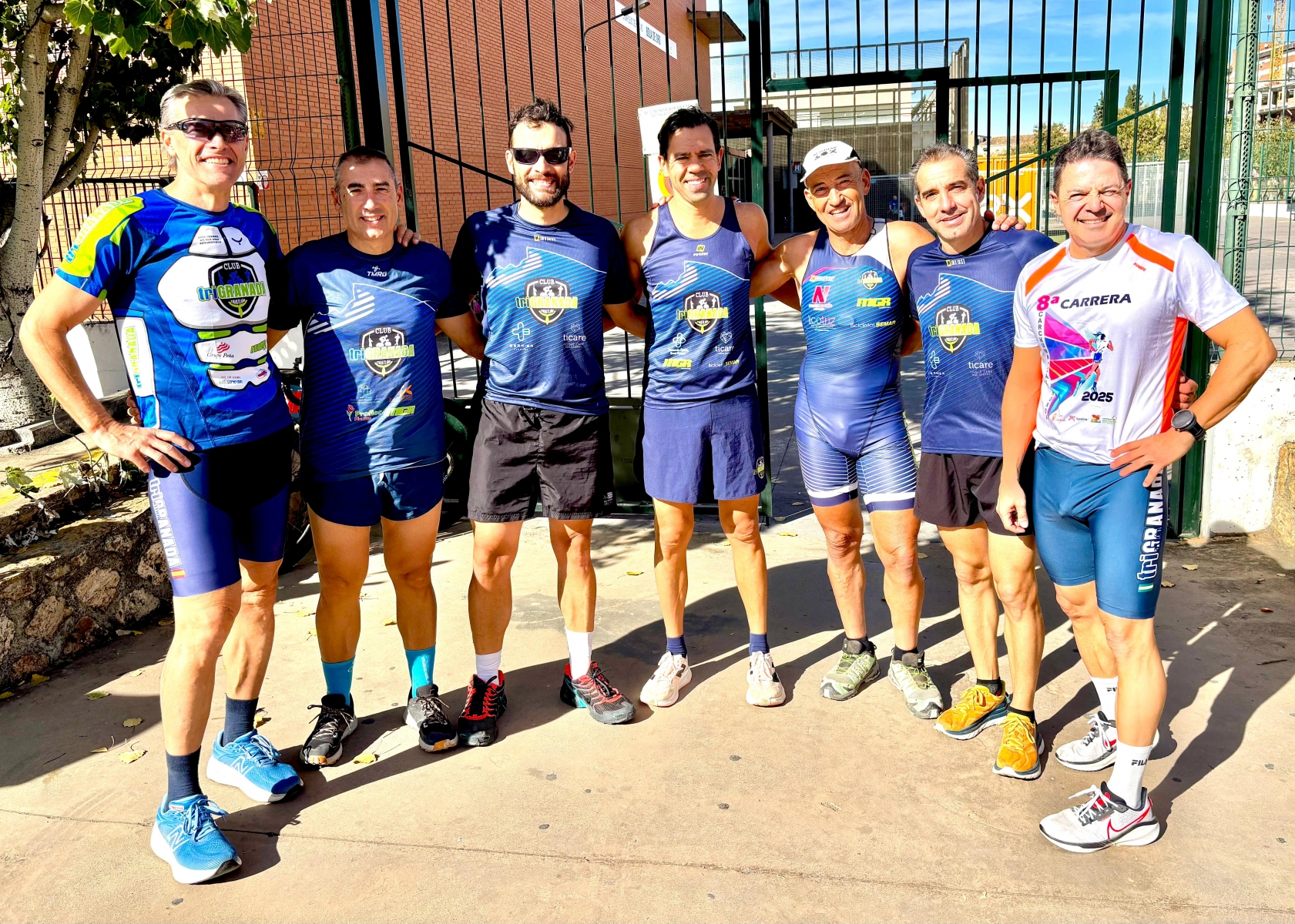 Soci@s del C.D. Triatlón Granada en una prueba